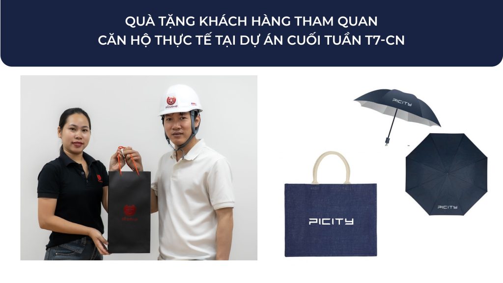 Khách hàng nhận phần quà hấp dẫn từ Pi Group